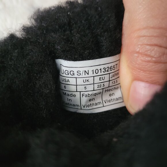 UGG Winter Boots for a Toodler Size 6 - Picture 7 of 7